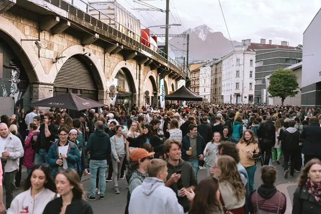 Das Bogenfest 2025 zog 40.000 Besuchende in Feierlaune an. Auch in diesem Jahr wird es sicher viele tausende Besucher geben. | Foto: Mia Knoll
