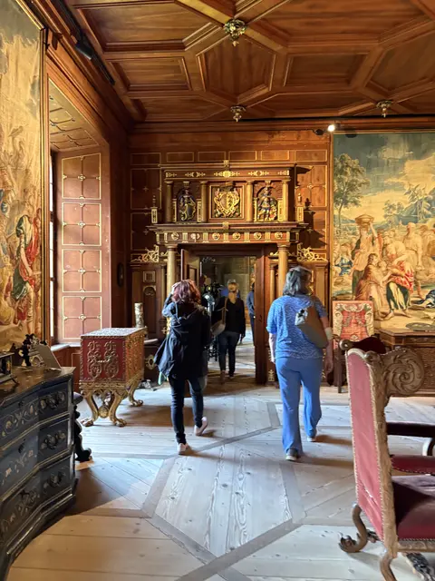 Jeder Raum birgt Überraschungen: Rundgang durch die aktuelle Ausstellung "ELEMENT:METALL" zu sehen auf  Schloss Hollenegg. | Foto: MeinBezirk/Susanne Veronik