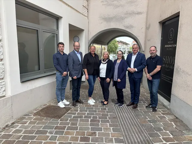 ÖVP fordert Erhalt der Sonderschulen; Christoph Rosenkranz (NÖMS Krumbach), Thomas Heissenberger (NÖAAB), Anita Reiner, Eva Kneissl, Konstanze Linsberger, Franz Dinhobl und Gernot Mayerhofer. | Foto: Schauer