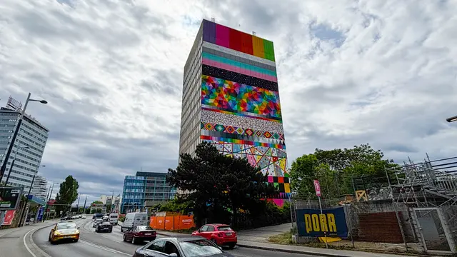 Der "APA"-Turm trägt ab sofort Österreichs größtes Wandgemälde.  | Foto: Andreas Pölzl/MeinBezirk