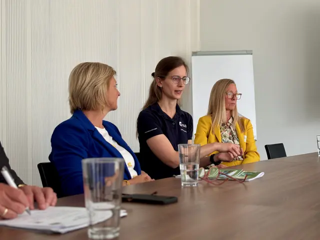 Pressegespräch im Anschluss an die Keynote. Im Bild: WKO Steiermark-Vizepräsidentin Gabriele Lechner, Astronautin Carmen Possnig und Karin Huber-Heim, Vorsitzende der “Task Force Circular Economy”. | Foto: Verena Kriechbaum/MeinBezirk