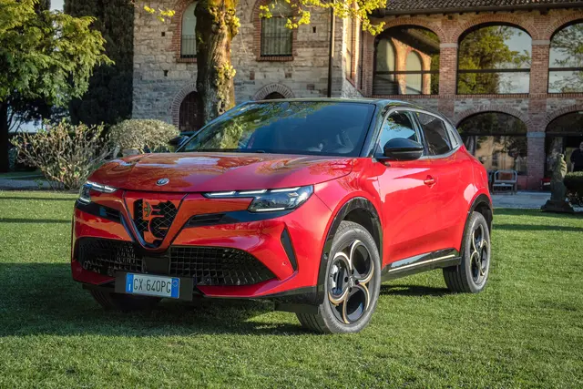 Der Alfa Romeo Junior Ibrida Q4 im Test