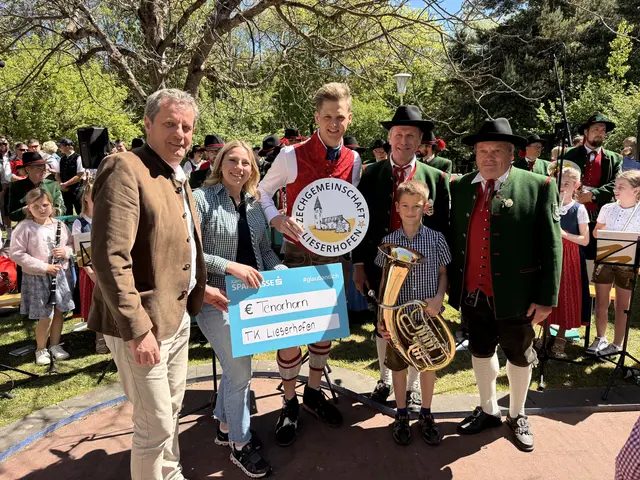 V.l.: Bürgermeister der Marktgemeinde Seeboden am Millstätter See Thomas Schäfauer, Altzechmeisterin Christina Glanzer, Altechzmeister Maximilian Spielbichler, Kapellmeister Christian Stonig, Obmann Herwig Wandling und Tenorhornspieler Raphael Moser | Foto: Zachgemeinschaft Lieserhofen