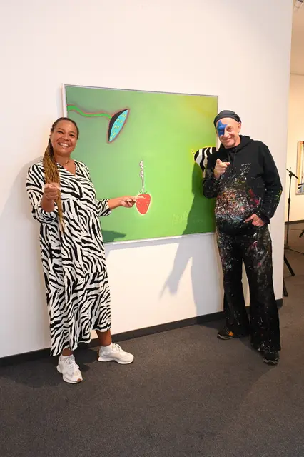 Sängerin Stella Jones zeigte sich von Poiers Kunst begeistert. | Foto: Andy Dobersberger