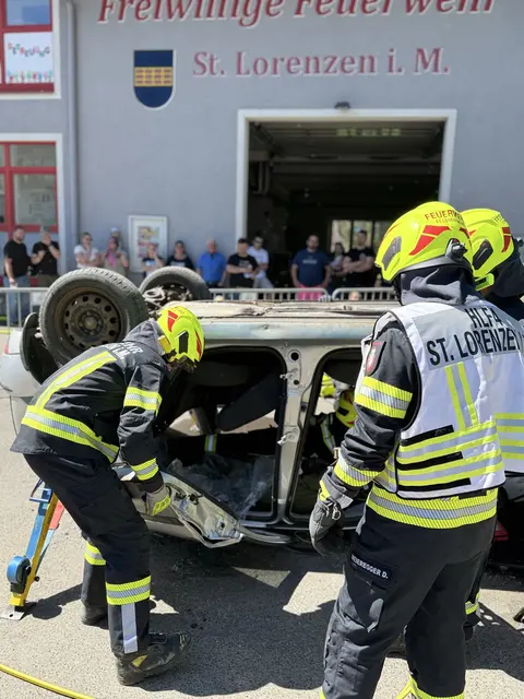 Die Feuerwehr gab den interessierten Besucherinnen und Besuchern einen Einblick in ihre tägliche Arbeit. | Foto: FF St. Lorenzen im Mürztal