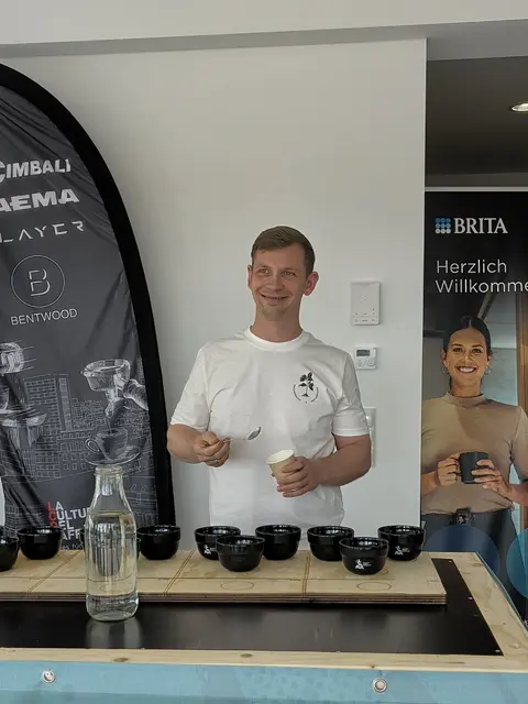 Nathanael Leiss startete in der Kaffeeothek in Wels und startet nun bei der Cup Taste Weltmeisterschaft in Bangkok. | Foto: Kaffeeothek Wels