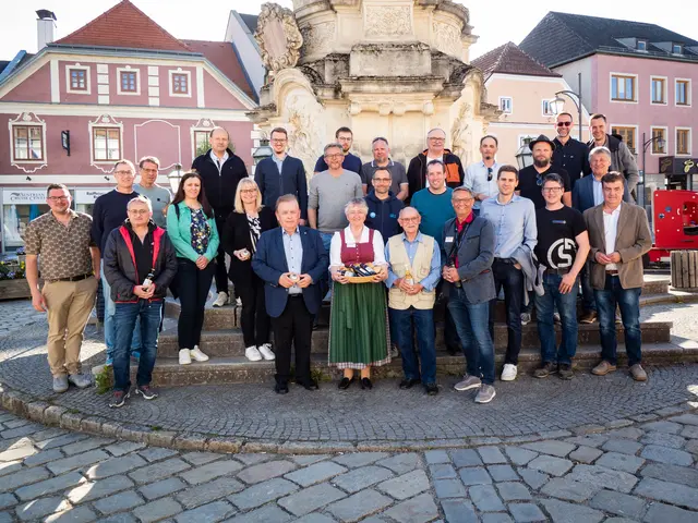 Stadt- und Gemeinderäte testeten die neue „GENUSS-Stadtführung“, mit im Bild: Bürgermeister VP-Landtagsabgeordneter Ökonomierat Franz Mold, die Stadtführer Christine Mayerhofer, Helmut Hahn und Wolfgang Steinbauer sowie Vizebürgermeister Alexander Leutgeb (Liste Zwettl braucht) (vorne, v.l.). | Foto: fotozwettl.at/C. Schindler