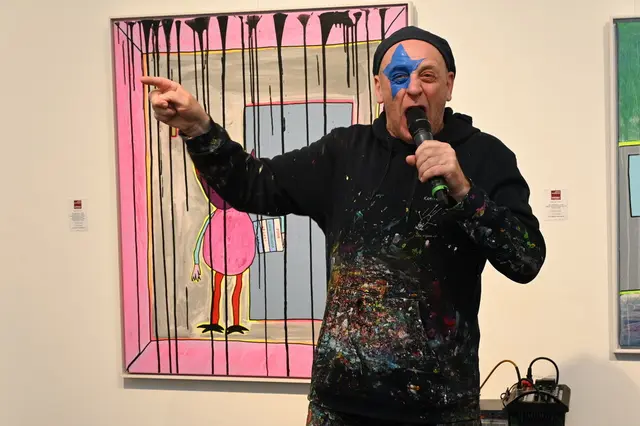Alf Poier kann als Gesamtkunstwerker bezeichnen werden. Er ist Kabarettist, Liedermacher, ehemaliger ESC-Teilnehmer, Buchautor und Maler. | Foto: Andy Dobersberger