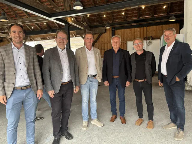 V.l.: Martin Bauer und Franz Krainer von der Wasserversorgung "Leibnitzerfeld" mit Tillmitsch-Bgm. Walter Novak, Heimschuh-Bgm. Alfred Lenz, Naturparke Steiermark-GF Matthias Rode und Straß-Bgm. Johann Lappi | Foto: MeinBezirk/W. Fischer