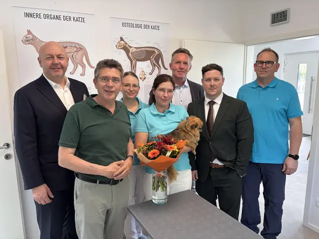 Am 6. Mai eröffnete Barbara Neschner im Beisein von Bürgermeister Peter Eischenschenk und Vizebürgermeister Wolfgang Mayrhofer ihre neue Tierarztpraxis in Tulln. | Foto: Pricken
