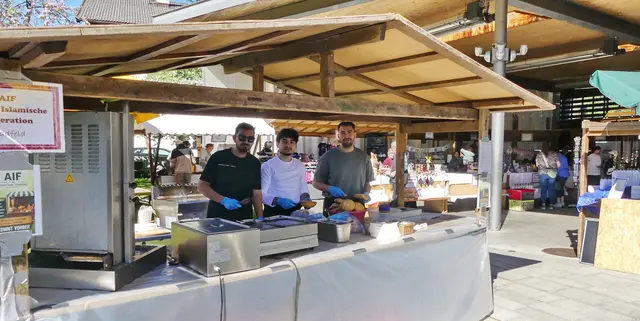 Der Verein AIF Radfeld – Österr. Islamische Föderation sorgte für die Verpflegung der Marktbesucher. | Foto: Gemeinde Radfeld