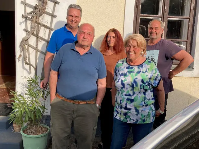 Ulrich Achleitner, Herbert Mehofer sen., Martina Lenitz, Jubilarin Eva-Maria Mehofer und Herbert Mehofer jun. (v.l.) | Foto: Stadtgemeinde Groß Siegharts