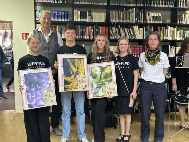 Vernissage Makrofotografie mit Schülern vom Wimmer Gymnasium und Hianzenverein