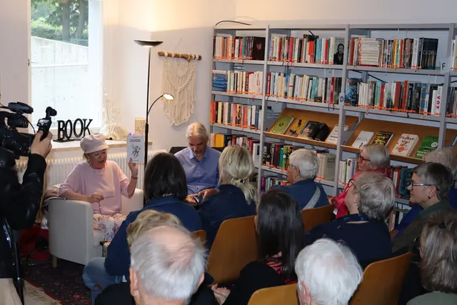 Maria Luise Habicher und Georg Tilzer lasen aus "Das andere in der Nacht."  | Foto: Elisabeth Zangerl