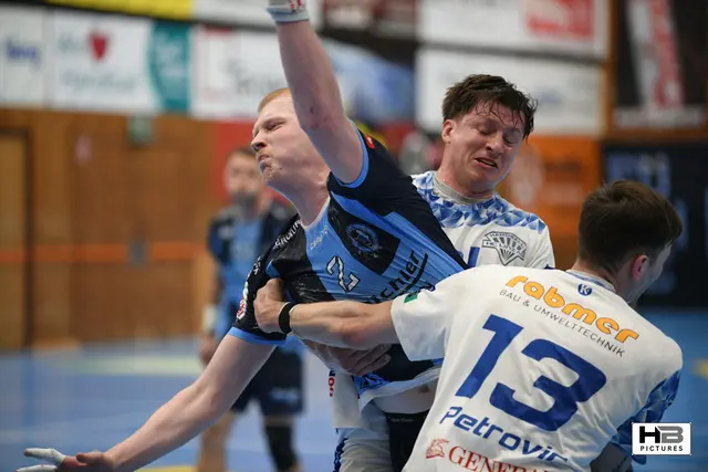  Clemens Meleschnig im Duell gegen die Linzer Abwehr | Foto: Bernd Haider