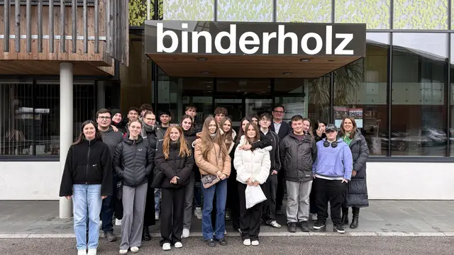 BHAK/BHAS/PFLEGE.FS Schwaz besucht Kooperationspartner Binderholz