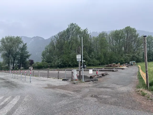 Auch auf dem Schotterparkplatz ist die Gebühr zu entrichten.  | Foto: Haun