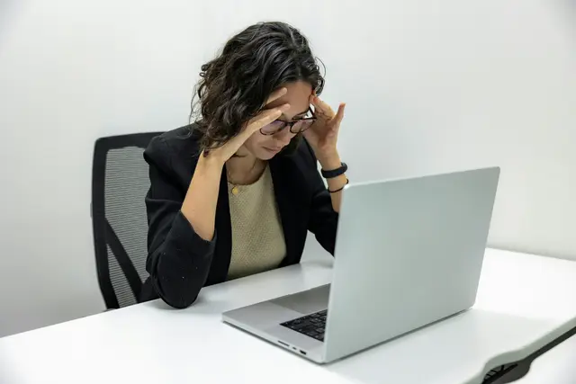 Die angebotene Evaloro-Analyse gibt mithilfe eines modernen Messinstruments Aufschluss über den Stresslevel und zeigt, wie es um den Biorhythmus, die Herzfrequenzvariabilität und das biologische Alter eines Menschen wirklich steht.