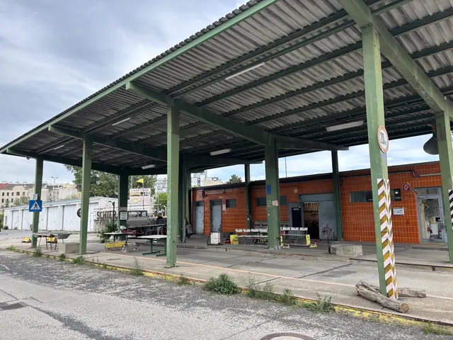 Die alte Tankstelle am Gelände wird auch heute noch für Veranstaltungen genutzt. | Foto: Michael Marbacher/MeinBezirk