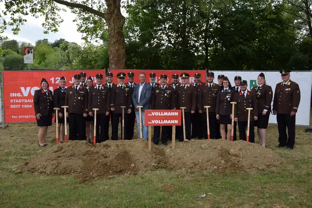 Feierlicher Spatenstich als Startschuss für die neue Katastrophenhalle der FF Tillmitsch – ein starkes Zeichen für Sicherheit und Vorsorge in der Gemeinde. | Foto: FF Tillmitsch