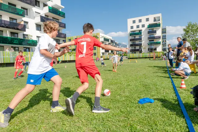 2026 finden von Mai bis Mitte Juli in sechs Wohnsiedlungen wöchentliche „Heimspiele“ statt. Auch dieses Jahr kommt das Heimspiel-Team wieder in Siedlungen in Maxglan, Lehen, Aigen, in der Goethestraße und in Liefering.  | Foto: Archivbild: Stadt Salzburg/A. Killer