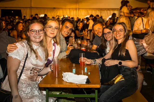 Das Zeltfest Katsdorf findet heuer von 22. bis 24. Mai statt. Bild vom Fest 2025. | Foto: Photography Tobias Schartner