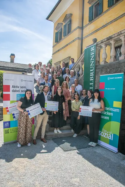 Über 30 Vertreterinnen und Vertreter der Partnerorganisationen der Aktiv:Karte kamen am 5. Mai 2026 zu einem Vernetzungstreffen im Schloss Hellbrunn zusammen.  | Foto: Stadt Salzburg/Anna Pirato
