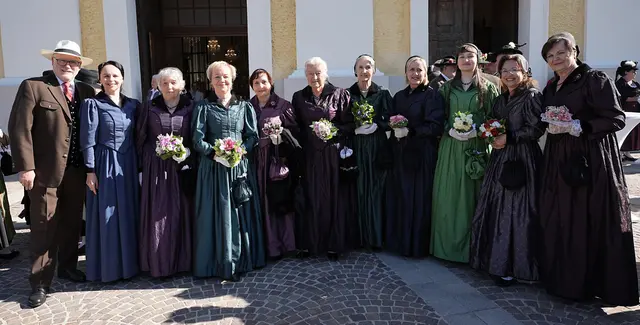 St. Andräer Trachtenfrauen | Foto: Pivat