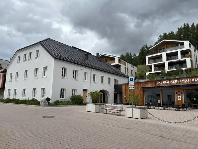 Der Ortskern wurde in den letzten Jahren laufend weiterentwickelt. Im Zuge der Revitalisierung eines alten Gebäudes entstand ein vielseitig genutztes Zentrum.