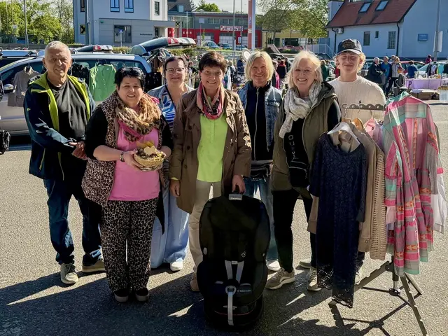 Zahlreiche Besucher strömten zum Schnäppchenjagd-Paradies