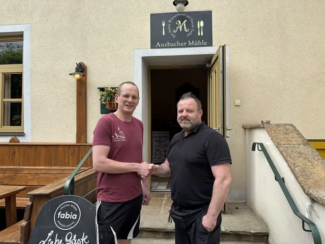 Stefan Hiessberger übergibt die Geschäftsführung der "Anzbacher Mühle" in Maria Anzbach mit 1. Juni 2026 an David Orsag. | Foto: Lauren Fahrenberger / MeinBezirk