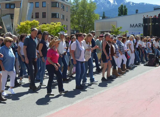 Getanzt wurde auch am Marktplatz.  | Foto: Firewings Kematen