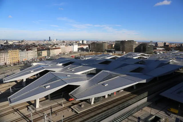 Seit zwölf Jahren steht der Wiener Hauptbahnhof. Die Züge auf dem Areal fuhren aber schon viel länger. | Foto: APA-Images/Karl Schöndorfer