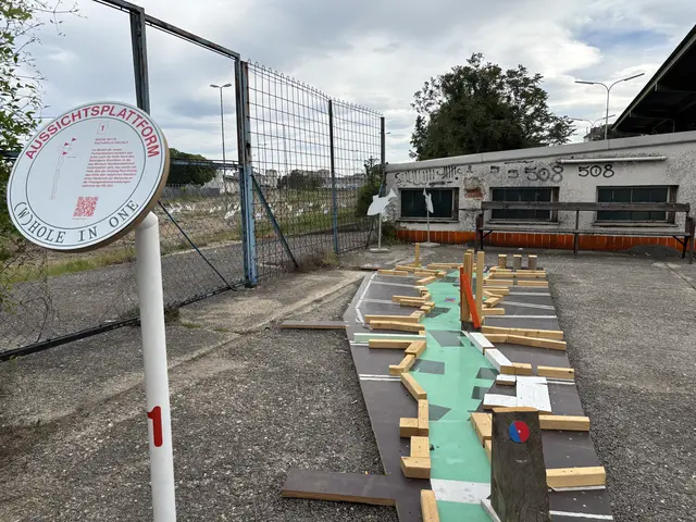 Station 1: Das Modell des Nordwestbahnhofs ist die einzige Mini-Golf-Station. | Foto: Michael Marbacher/MeinBezirk
