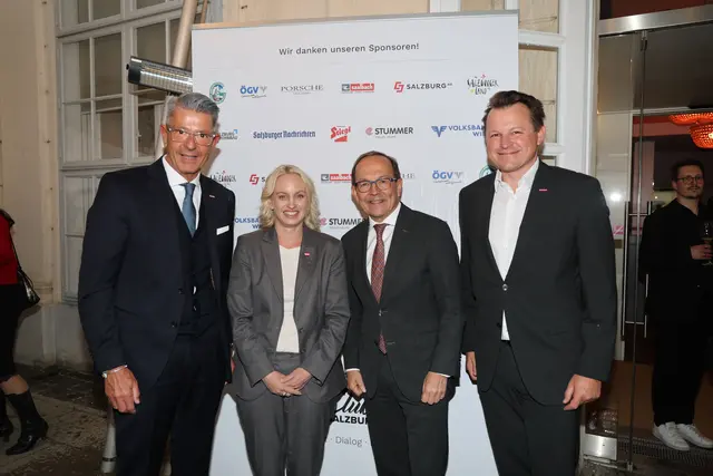 MIchael Kretz (Regionalmedien Salzburg), Staatssekretärin Michaela Schmidt, Peter Haubner (Clubpräsident) und Georg Doppelhofer (Regionalmedien Austria) | Foto: Land Salzburg / Franz Neumayr