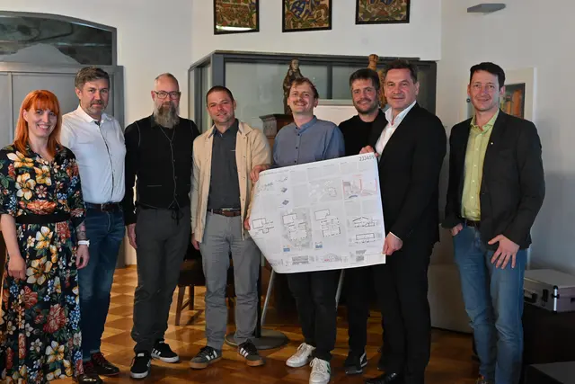 Julia Edermayr (Referat Bildung), Projektbegleiter Johannes 
Zechmeister, Stadtrat Martin Dowalil, Gemeinderat Leopold Brenn, Max 
Hofmann und Bernhard Parzer von hellwach Architektur ZT GmbH, 
Bürgermeister Werner Krammer und Martin Helm (Bereichsleiter 
Stadtentwicklung Baurecht, Umwelt und Liegenschaften) | Foto: Stadt Waidhofen