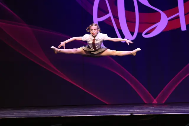 Stella Mayr sicherte sich den Special Award „Outstanding Mini Dancer 2026“. | Foto: Momentum Academy