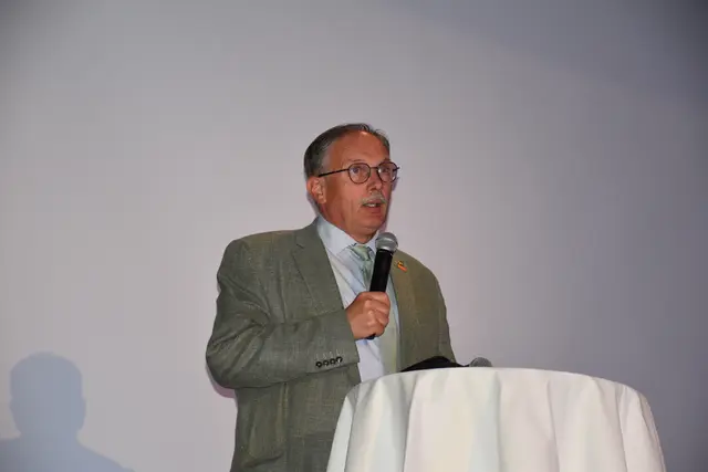 Richard Hogl würdigte Josef Stefans Engagement für die Region. | Foto: Alexandra Goll