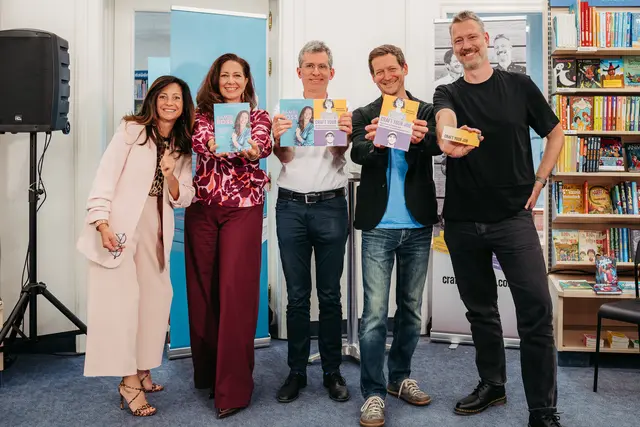 Etwa 60 Gäste besuchten die Buchvorstellung in Salzburg. Im Bild: Silvia Faulhammer (Moderation), Ute Zischinsky (Bambi Boss), Christoph Steiner (Buchhandlung Motzko), Martin Langmann und Michael Blümel (Craft your Job). | Foto: Anita Ledersberger