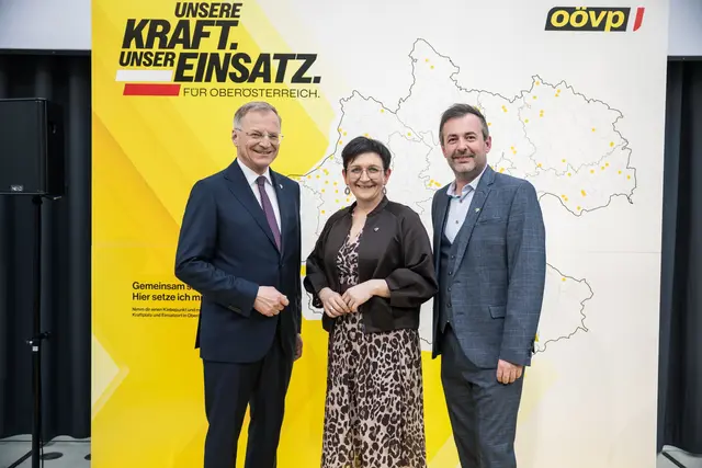 Landeshauptmann Thomas Stelzer, Manuela Gschwandtner und Bürgermeister Jürgen Lachinger (v.l.). | Foto: OÖVP