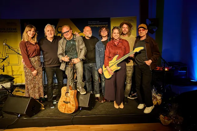 Christina Weiß von der musik.szene.niederösterreich, Kurt Gober, Opus-Mastermind Erich Pfleger, Ulli Brée, Paul Pfleger, Sandra Polt von der Chorszene Niederösterreich, Produzent Markus Weiß sowie Opus-Live-Bassist Erich Buchebner | Foto: Franz Gleiß