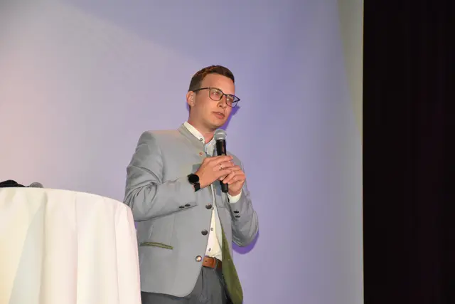 Bürgermeister Stefan Schröter zeigte sich stolz auf den internationalen Erfolg. | Foto: Alexandra Goll