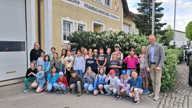 Die dritten Klassen der VS Prambachkirchen lernten ihre Gemeinde hautnah kennen.  | Foto: Gemeinde Prambachkirchen