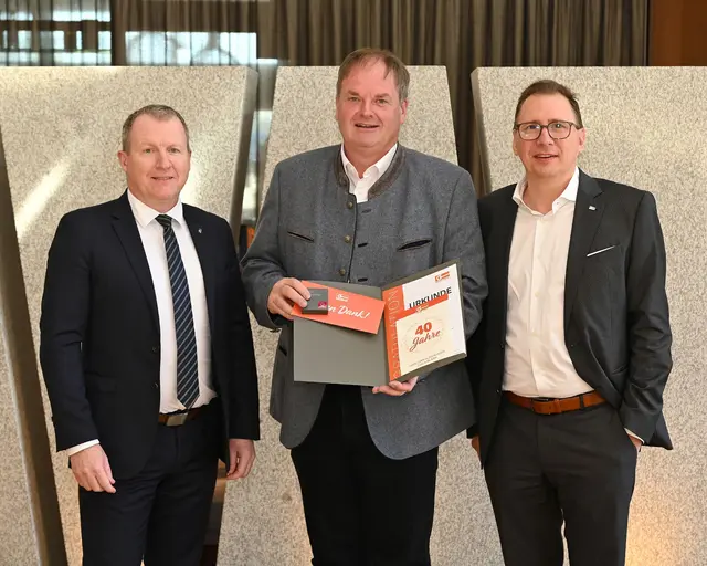 CEO Stefan Graf (links) und COO Peter Haas (rechts) mit dem Horner Stadtrat Manfred Daniel. | Foto: Günter Fürnkranz