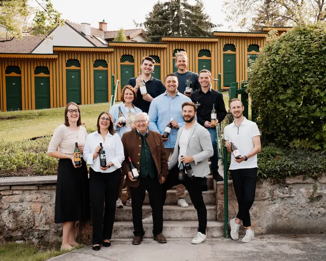 Bezirk Baden: von oben nach unten von links nach rechts: Michael Hecher, Weingut Hecher, Sooß Thomas Kügerl, Weingut Fischer-Kügerl, Baden Gaby Schlager, Weingut Familie Schlager, Sooß Christoph Wöhrer, Weingut Wöhrer, Berndorf Mathias Karner, Weingut Karner, Großau-Bad Vöslau Katharina und Anna Schwertführer, 47er Schwertführer, Sooß Johann Gisperg, Burgundermacher Weingut Gisperg, Teesdorf Herbert Zöchling, Weingut Zöchling, Teesdorf. | Foto: Anna Fellner Fotografie