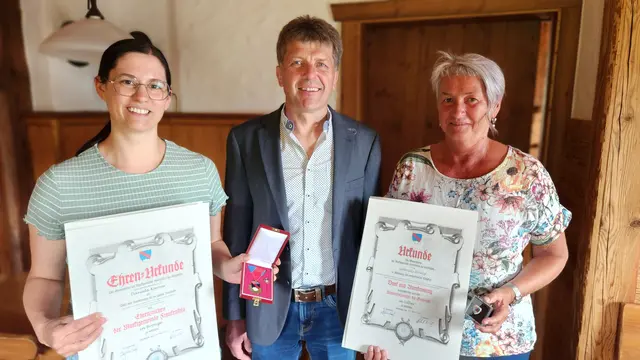 Daniela Karner, Bürgermeister Herbert Winter, Gabriele König | Foto:  Arthur Vorderbrunner