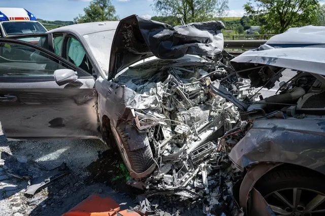 Frontalcrash zweier Fahrzeuge | Foto: FOTOKERSCHI / SIMON BRANDSTÄTTER
