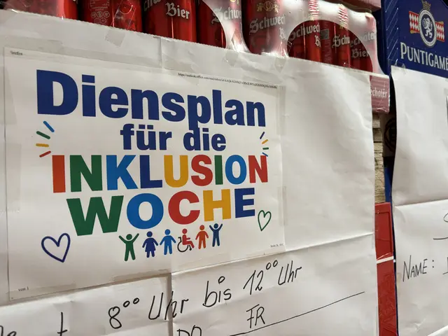 Ein sebst gestaltetes Plakat zeigt den Dienstplan der Woche.