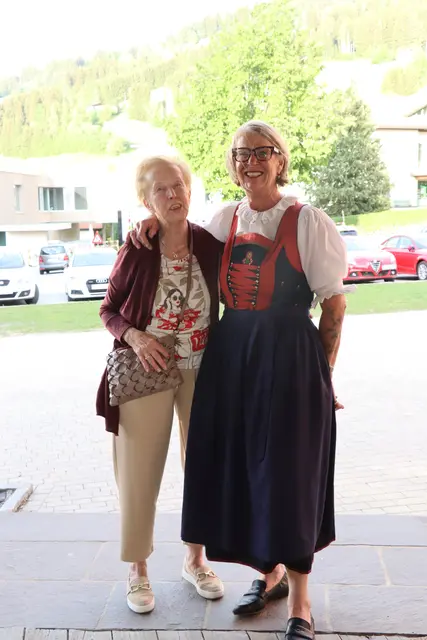 Lisi (ehem. Köchin Schloss Ambras) mit Birgit Runggaldier. | Foto: Kendlbacher