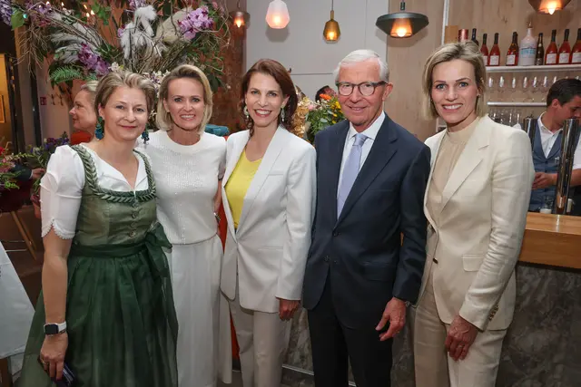 Ulrike Domany-Funtan, Alexandra Meissnitzer, Landeshauptfrau Karoline Edtstadler, Altlandeshauptmann Wilfried Haslauer und Marlies Raich | Foto: Land Salzburg / Franz Neumayr